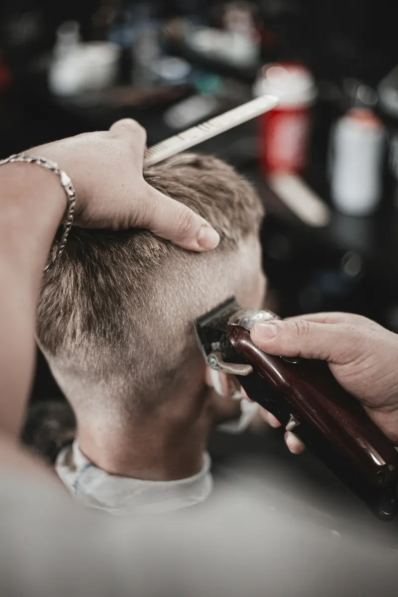 Fade: frizerul la lucru